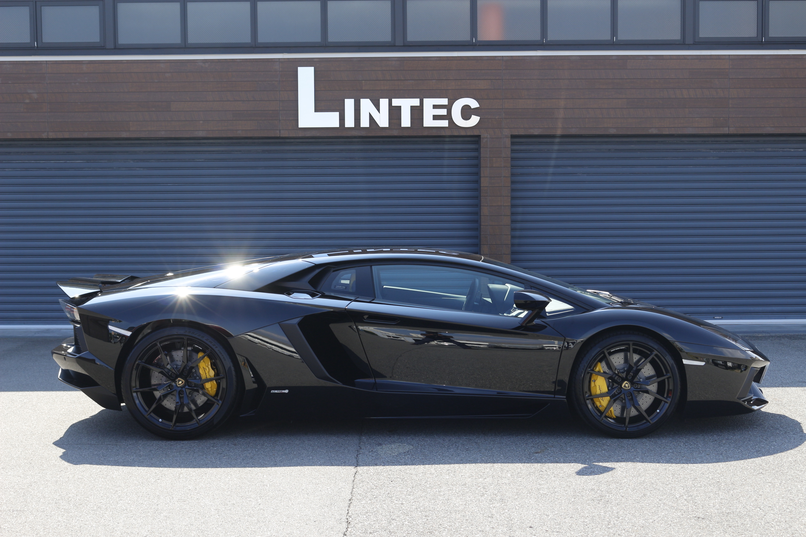 ランボルギーニ アヴェンタドールlp700 4 4wd R4 1ボディーコーティング ワンオーナー ディオーネ 21ブラックaw ネロアルデバラン 外車 輸入車の買取 販売 リンテック Lintec